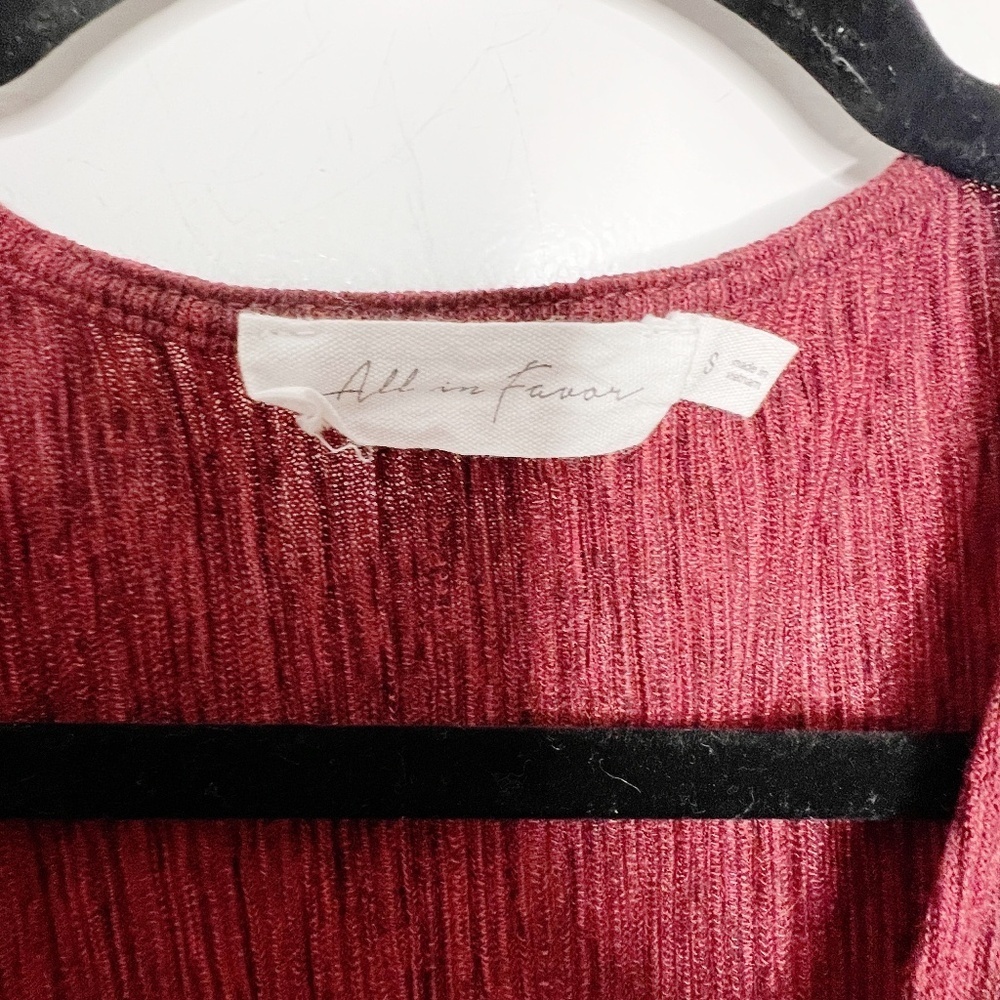 ALL IN FAVOR Dolman Plissé Midi Dress Size medium red burgundy deep v - Picture 6 of 6